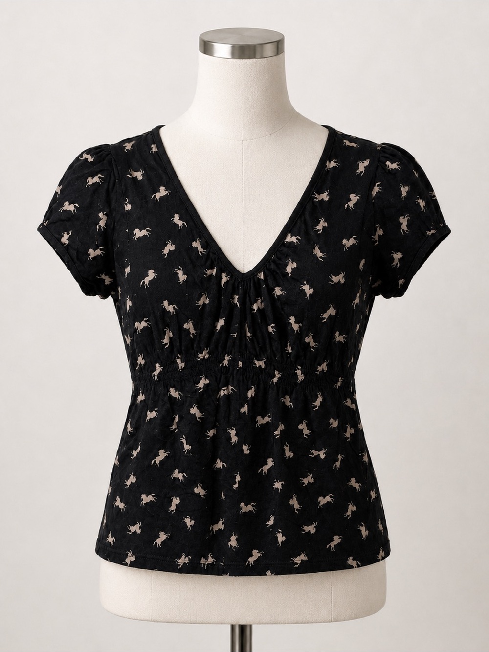 Arizona Jean Company Women’s XL Black Horse Print V-Neck Short Sleeve Top